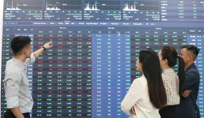 Thu nhập giảm mạnh, môi giới chứng khoán lục tục bỏ việc