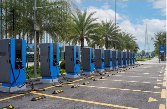 Thông tin mới về 2.000 trạm sạc bổ sung ngay khi ông Phạm Nhật Vượng chốt doanh số VinFast lên mức kỷ lục