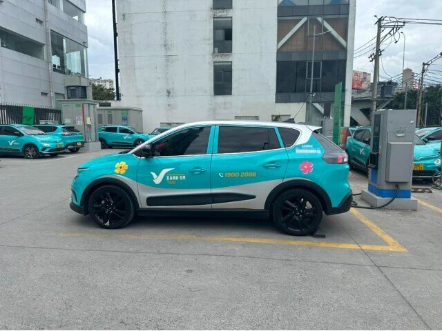 Dừng chạy Xanh SM bằng VinFast VF 8, công ty của tỷ phú Phạm Nhật Vượng bất ngờ bổ sung dịch vụ taxi mới, giá 16.500 đồng/km