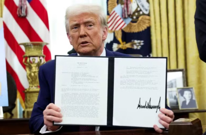 'Canh bạc' thuế quan của Tổng thống Trump gây tổn hại cho Mỹ ra sao?
