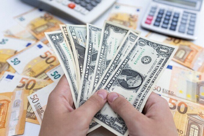 Nóng nhất trong ngày: Giá vàng tăng mạnh như vũ bão; Giá USD giảm thẳng đứng