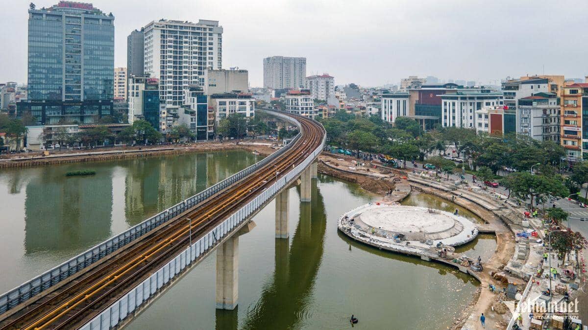 Sân khấu nổi giữa hồ độc nhất Hà Nội sắp hoàn thành
