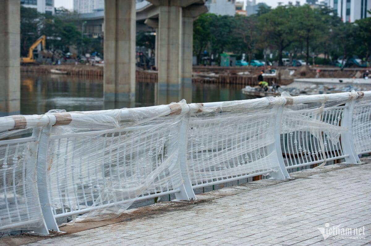 Sân khấu nổi giữa hồ độc nhất Hà Nội sắp hoàn thành