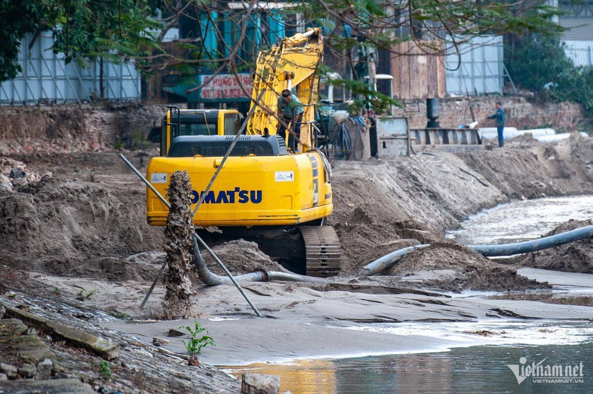 Sân khấu nổi giữa hồ độc nhất Hà Nội sắp hoàn thành
