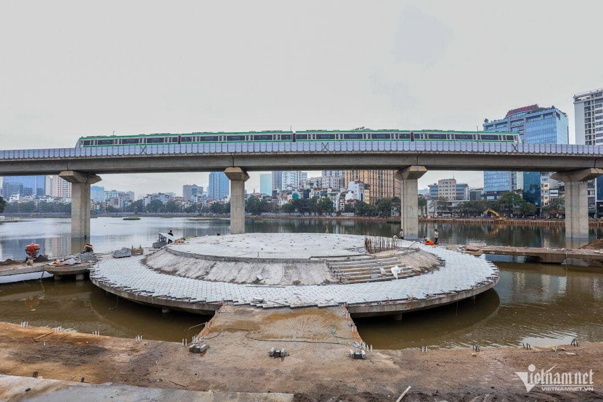 Sân khấu nổi giữa hồ độc nhất Hà Nội sắp hoàn thành