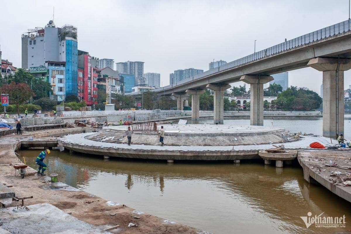 Sân khấu nổi giữa hồ độc nhất Hà Nội sắp hoàn thành