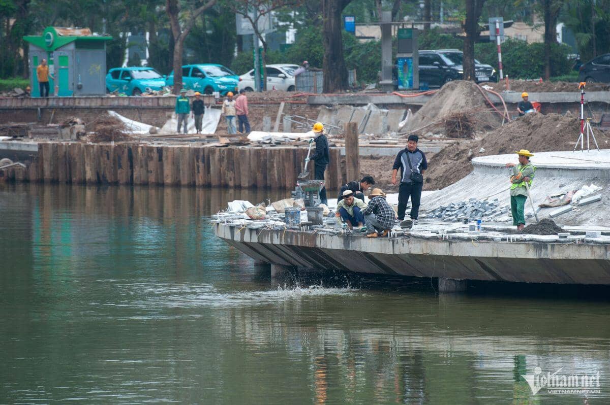 Sân khấu nổi giữa hồ độc nhất Hà Nội sắp hoàn thành