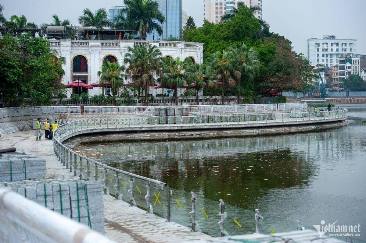 Sân khấu nổi giữa hồ độc nhất Hà Nội sắp hoàn thành