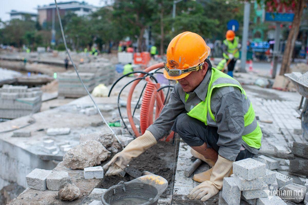 Sân khấu nổi giữa hồ độc nhất Hà Nội sắp hoàn thành