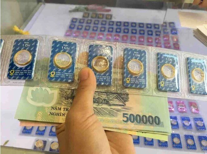 Hốt hoảng cả tháng lương không mua nổi 1 chỉ vàng
