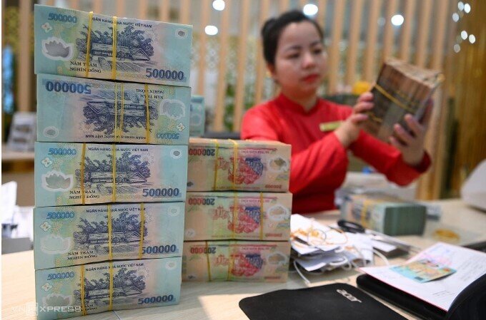 Loạt ngân hàng giảm lãi suất tiết kiệm