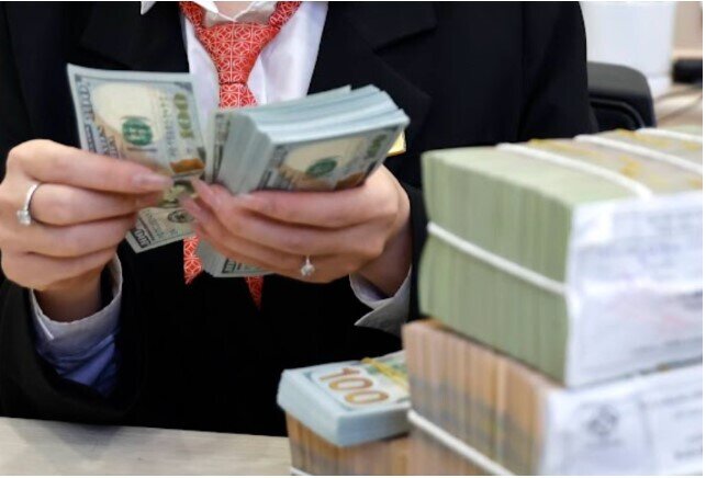 Dự báo mới nhất về lãi suất, giá USD tại Việt Nam