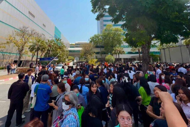 Hàng loạt toà nhà trung tâm Bangkok bất ngờ rung lắc, xuất hiện vết nứt, người dân sơ tán khẩn cấp vào sáng đầu tuần