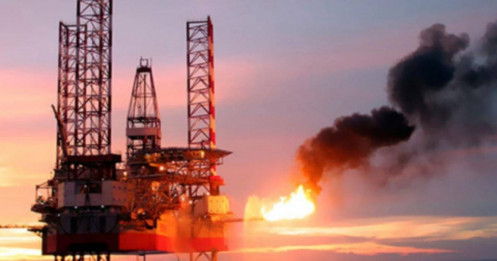 Giá dầu chạm đáy 4 năm khi căng thẳng thương mại Mỹ - Trung leo thang