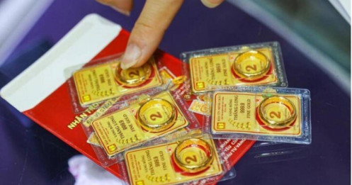 Giá vàng liên tục tăng 'nóng', Ngân hàng Nhà nước nên vào cuộc ghìm cương?