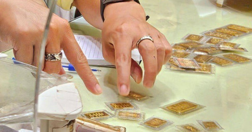 Nghỉ hưu sớm sau 22 năm mua vàng tích trữ