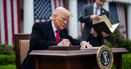 Đối diện chỉ số mới đầy bất an, ông Trump nói về thời kỳ 'bùng nổ'