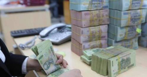 Câu chuyện "bơm tiền"