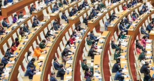 Khai mạc kỳ họp Quốc hội, bàn sửa đổi Hiến pháp và sáp nhập tỉnh