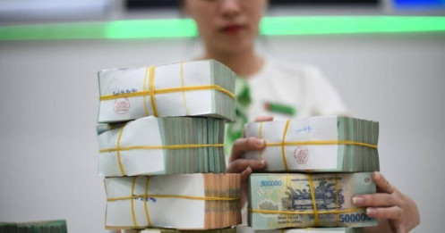 Cuộc đua hút tiền gửi đầu năm 2025: VPBank tăng hạng, Vietcombank giảm tốc