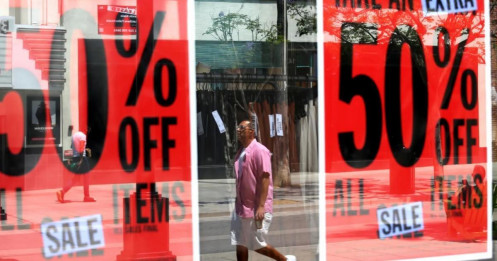 Các nhà bán lẻ kêu gọi mua sắm mua ngay trước khi thuế quan làm tăng giá