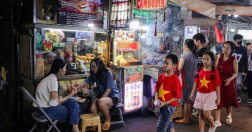 Doanh thu dịch vụ TP HCM tăng vọt nhờ sự kiện 50 năm thống nhất