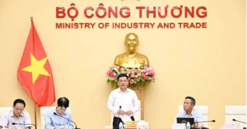 Chính phủ triệu tập loạt 'ông lớn' ngay trước giờ đàm phán thuế Việt - Mỹ