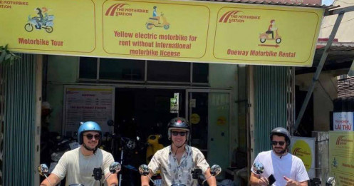 Xe máy điện hoán đổi pin thu hút khách du lịch nước ngoài