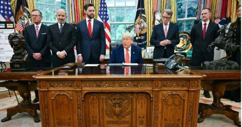 Ông Trump ký thoả thuận thương mại song phương đầu tiên, báo hiệu điều gì?