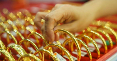 Giá vàng hôm nay 10/5/2025 vọt tăng, vàng miếng SJC biến động mạnh