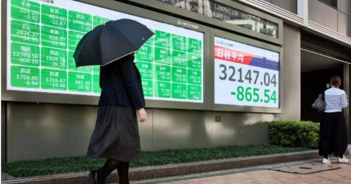 Nhà đầu tư nước ngoài rút vốn với tốc độ không tưởng rồi đổ vào Nhật Bản