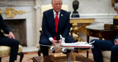 Ông Trump nhận quà, Washington "bận" đánh giá rủi ro