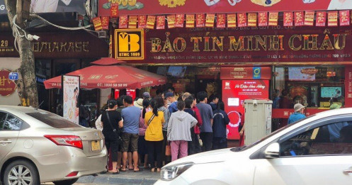 Giá vàng ngày 15/5: Giảm sâu, đổ xô đi xếp hàng mua vàng "bắt đáy"