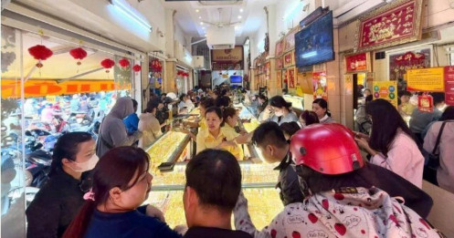 Giá vàng SJC cao hơn thế giới gần 20 triệu đồng/lượng, Ngân hàng Nhà nước khuyến cáo người dân thận trọng