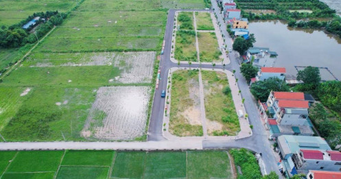 Ba mũi tấn công dẹp nạn 'cò đất' bỏ cọc đấu giá