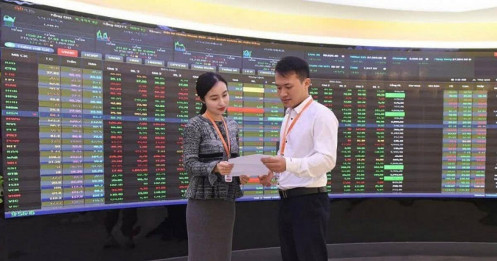 Khối ngoại "xoay trục": Bước ngoặt chiến lược hay phép thử ngắn hạn?