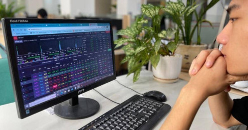 VN-Index mất mốc 1.300 điểm, rủi ro điều chỉnh tăng cao