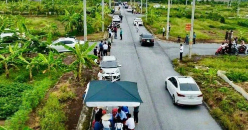 Sáp nhập chưa đến, địa ốc đã kịp sốt giá