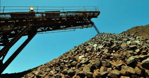 Giá quặng sắt trên sàn Đại Liên tiếp đà tăng, thép cây giảm