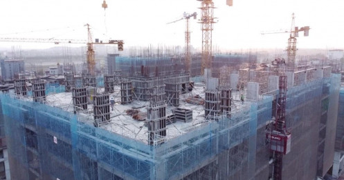 Giá vật liệu tăng vọt, thách thức lớn cho nhà thầu và thị trường bất động sản