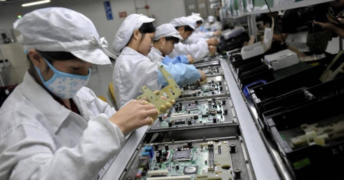 'Những con ốc vít' chặn đường iPhone trở về Mỹ