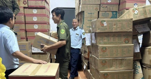 Long An phát hiện gần 12.000 lon sữa không rõ nguồn gốc