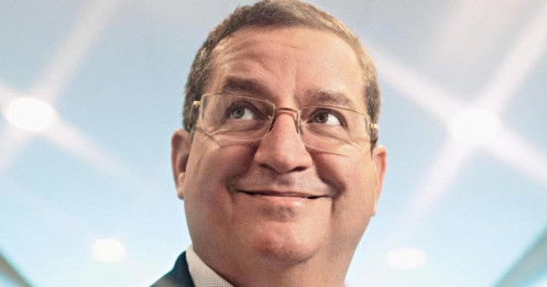 Tỷ phú nhập cư đang “thách thức” Elon Musk là ai?