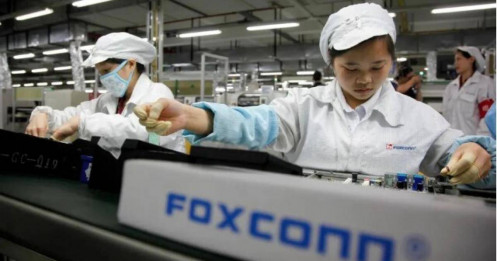 Apple thà tăng giá iPhone còn hơn đem về Mỹ sản xuất