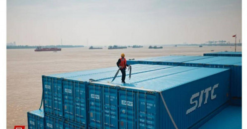 Cước vận chuyển tăng gấp đôi vì Mỹ đổ xô gom hàng Trung Quốc trước hạn thuế