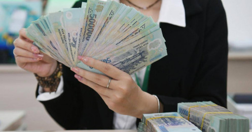 Vì sao tiền gửi vào ngân hàng vẫn lập kỷ lục dù lãi suất thấp?