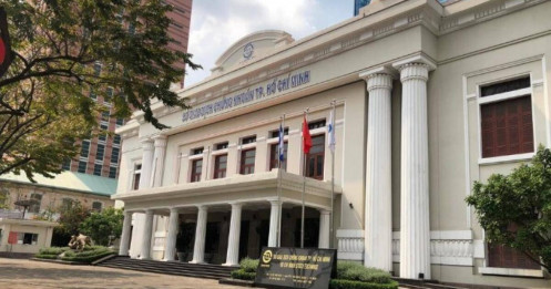 Chuyển sàn hâm nóng cổ phiếu ‘vua’