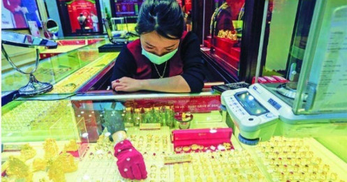 Nhập khẩu vàng hay lập sàn vàng để giảm chênh lệch giá?