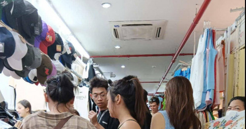 Sau khi bị kiểm tra, tiểu thương tại trung tâm mua sắm Saigon Square có động thái lạ