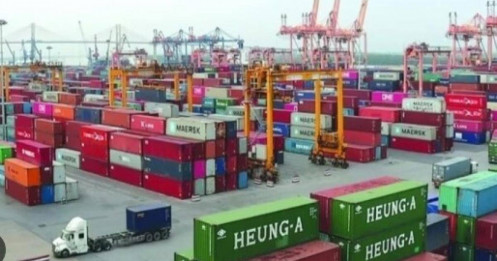 Nhóm 14 cựu lãnh đạo, cán bộ hải quan "ngó lơ" số hàng lậu trị giá hơn 1.800 tỉ đồng